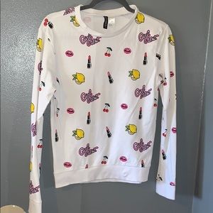 White H&M sweater with trendy details